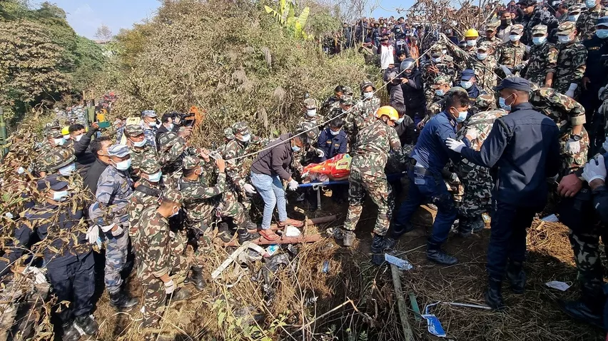 Screenshot 2023-01-15 at 11-10-36 Impresionante caída de un avión con 72 personas a bordo en Nepal un argentino viajaba en la aeronave - NA