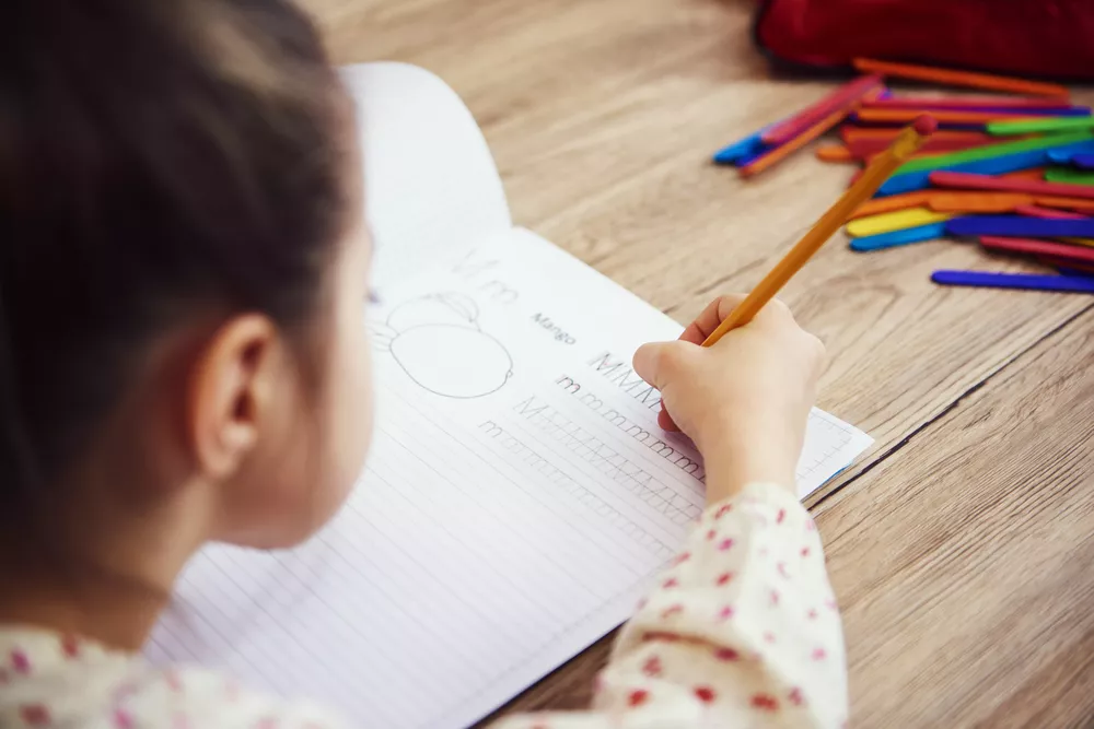 Talleristas-del-Programa-Acompanar-realizan-apoyo-escolar-en-escuelas-primarias-CGES-Mendoza