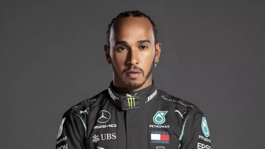 Screenshot 2022-12-30 at 19-19-53 Lewis Hamilton sorprendió con su visita en Argentina y corrió por la Facultad de Derecho - NA
