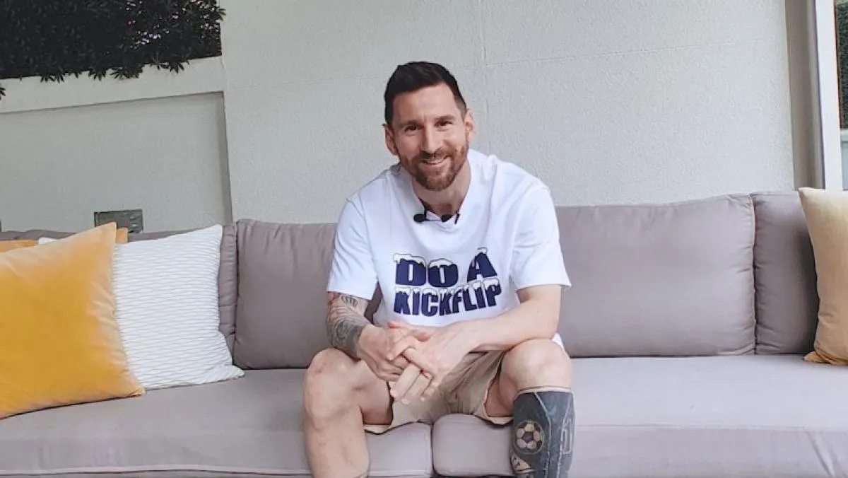 Furor por la remera que usó Messi para comunicar su llegada al Inter Miami:  la frase que refleja su decisión, el precio y la locura que desató - Infobae