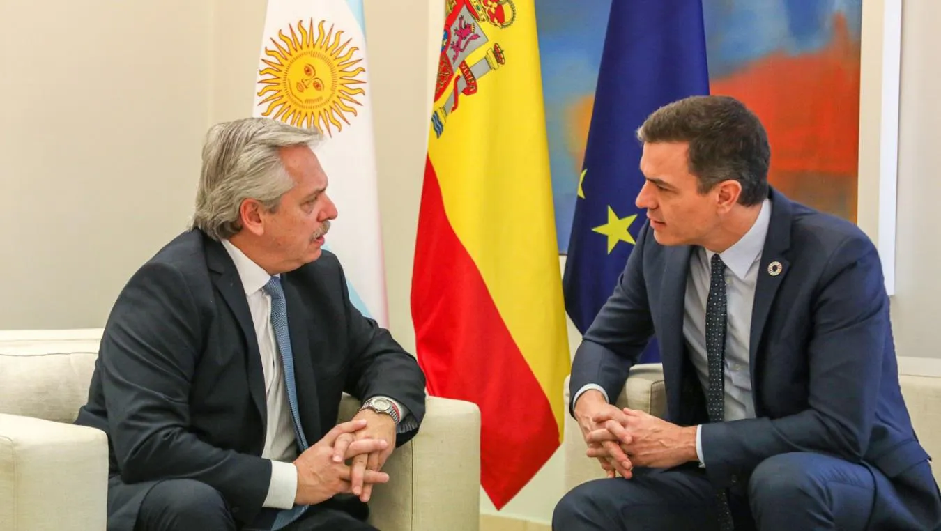 alberto_fernandez_pedro_sanchez_crop1701629668331
