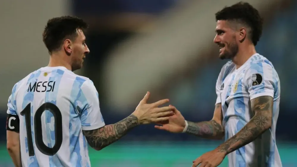 rodrigo-de-paul-hablo-sobre-su-amistad-con-lionel-messi-y-la-dinamica-de-la-seleccion-argentina-RZJG6E7YRRFH3BG4IUZD2AJ4OU