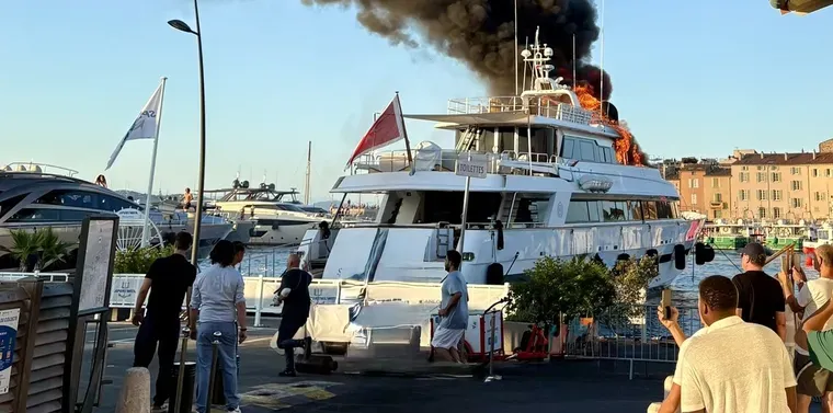 incendio-yate-manzano-francia