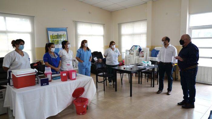 15-mil-docentes-se-vacunaron-contra-el-COVID-5-700x394