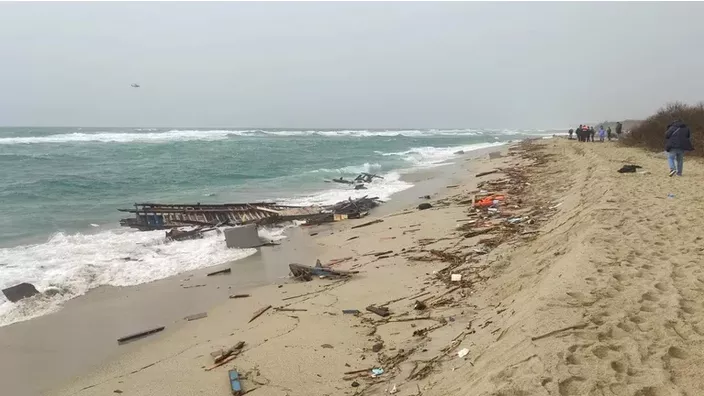 Screenshot 2023-02-26 at 11-15-24 Al menos 40 migrantes murieron tras el naufragio de una embarcación en la costa de Italia