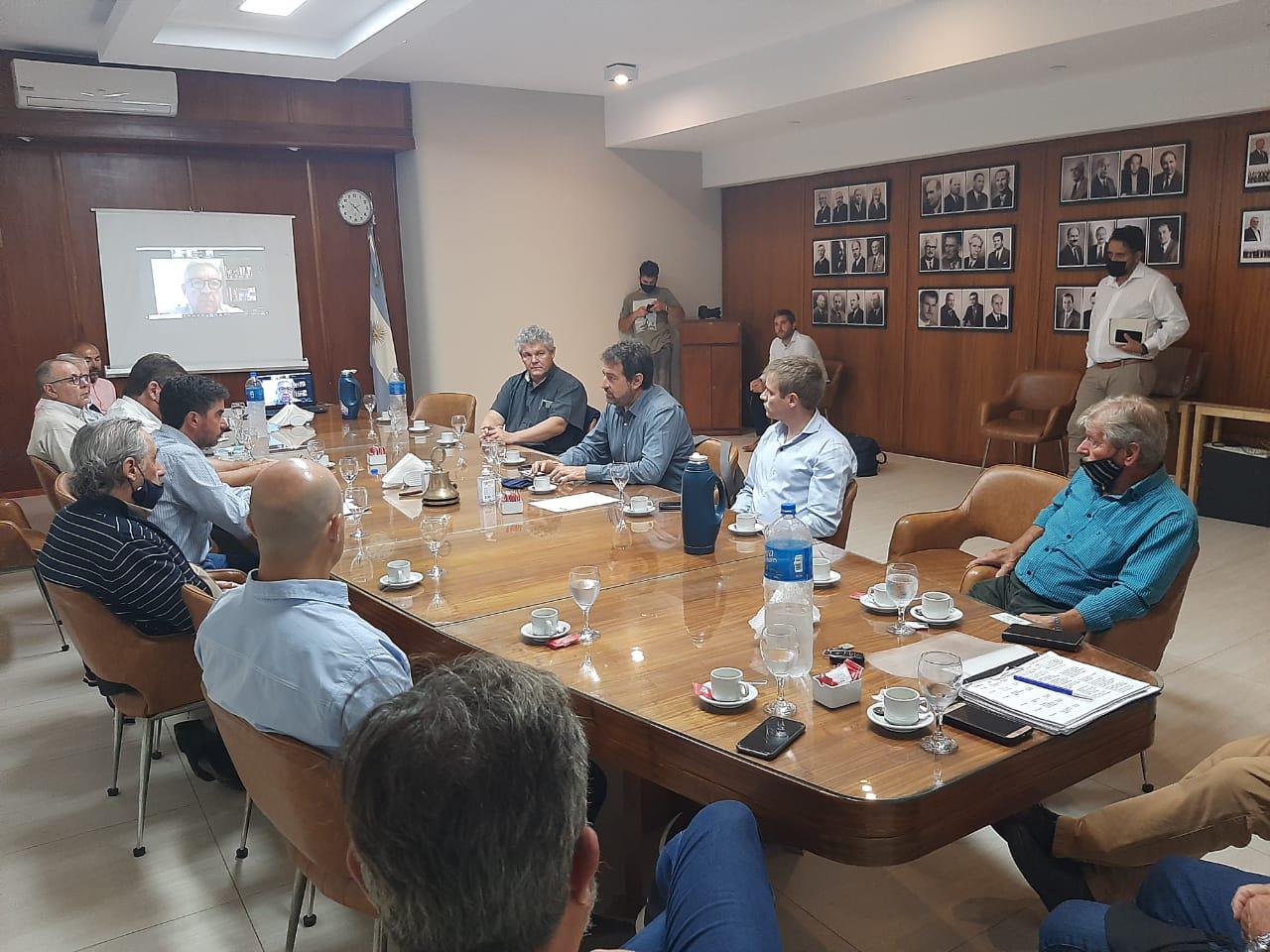 reunion-camara-san-rafael-ministro-isgro-paso-las-lenas-acueducto-2