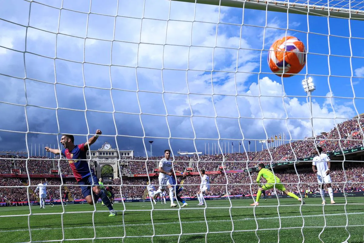 AFP__20250511__46A36DR__v1__HighRes__FblEspLigaBarcelonaRealMadrid_article_main