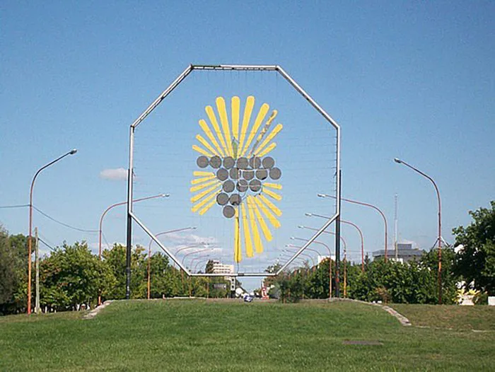 1-MenSanRafaelentrada-1-700x526