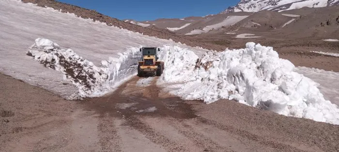 Camino-a-la-Laguna-del-Diamante-700x315