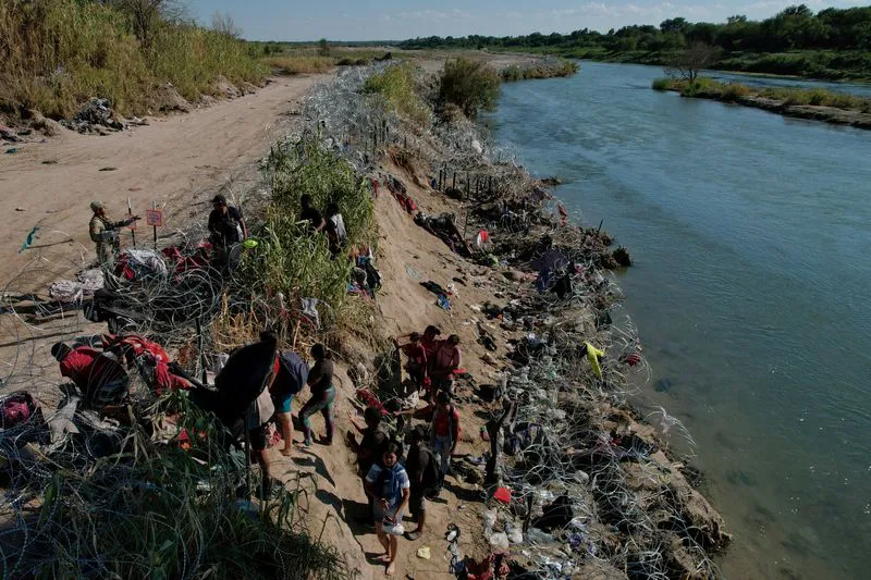 2023-10-05T134458Z_1_LYNXMPEJ940LF_RTROPTP_3_USA-IMMIGRATION-WALL