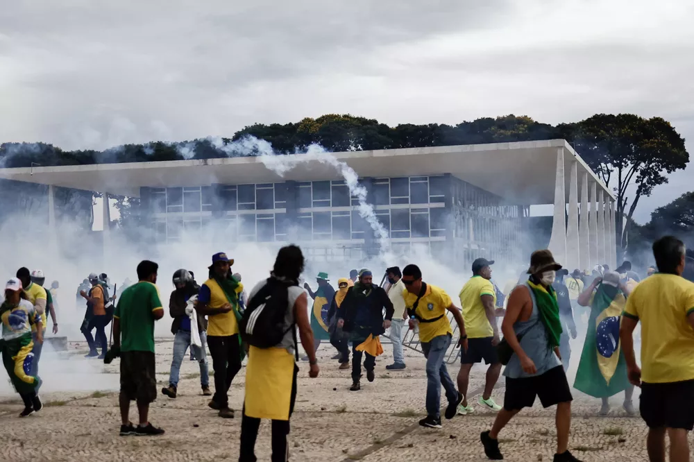 2023-01-08T213212Z_314046272_RC2KMY9H079V_RTRMADP_3_BRAZIL-POLITICS-VIOLENCE
