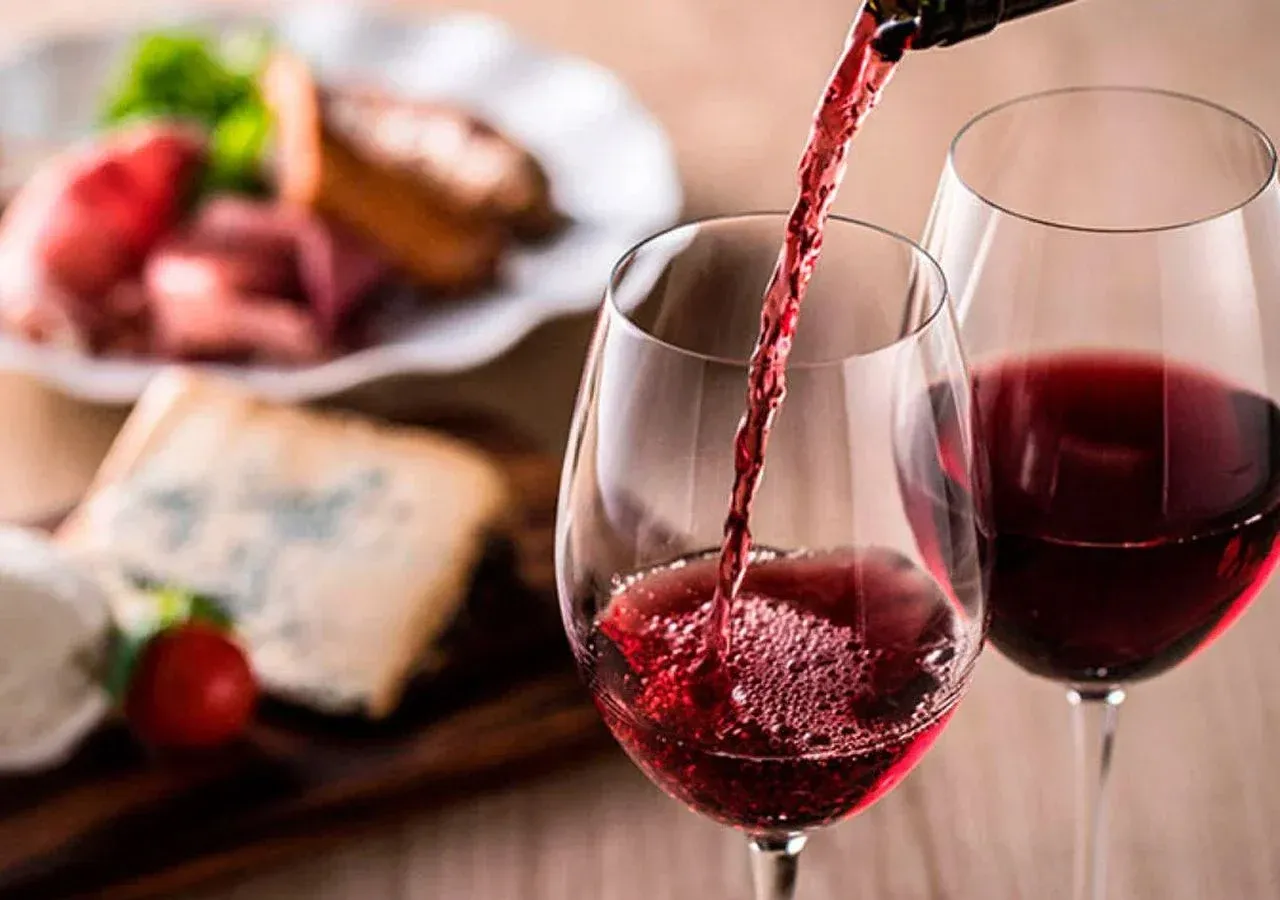 una-copa-de-vino-equivale-a-una-hora-de-gimnasio-verdadero-falso-mitos-vino-1698533553768_1280