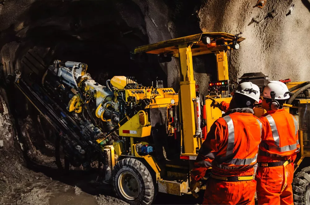 TÉCNICO-DE-NIVEL-SUPERIOR-EN-MINERÍA-01