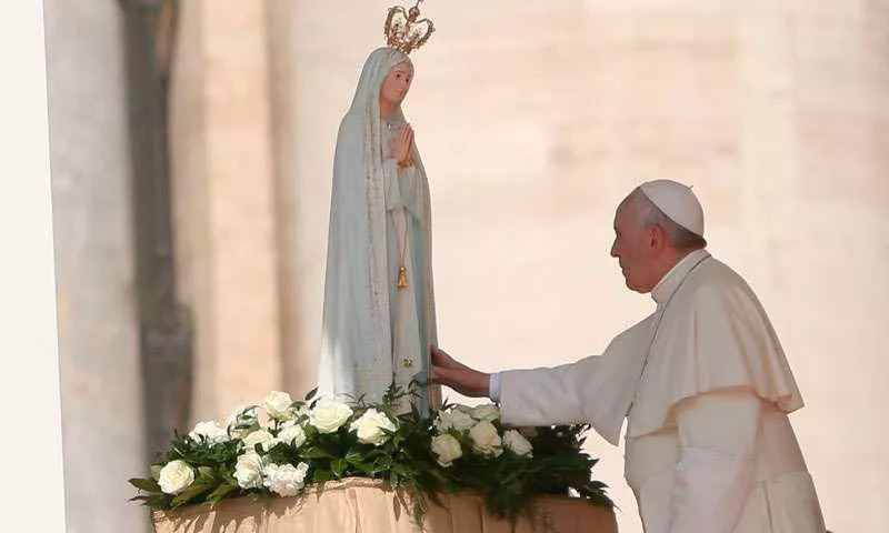 Francisco-Virgen-de-Fátima