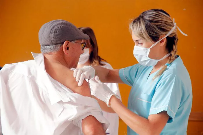 VACUNACION-ANTIGRIPAL-2023-1-700x467