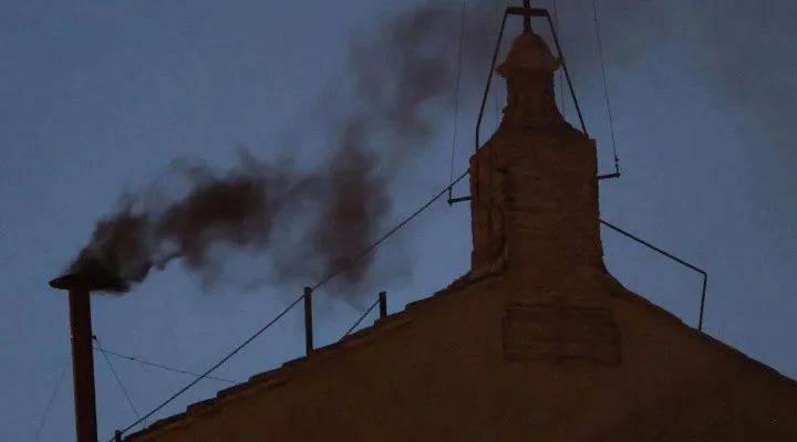 primera_fumata_negra.jpg_1582272561