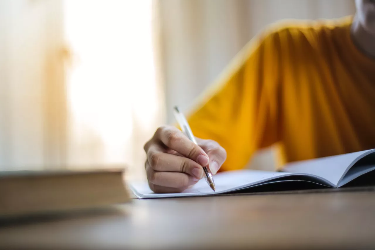escribiendo-escritura-concurso-literario-bibliotec-apopulard-el-paraná-reconectar