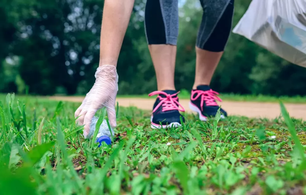 Plogging-en-que-consiste-este-deporte-ecologico