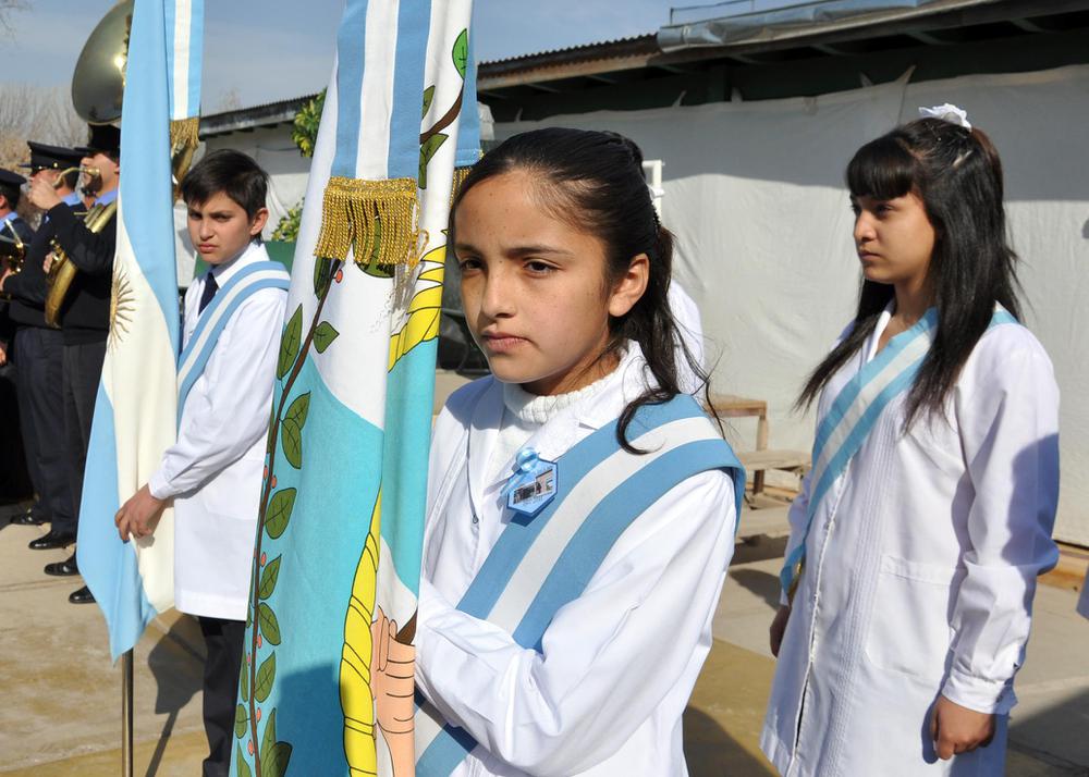 Acto-Centenario-esc-Salas_abanderados_Ariel-Jalley